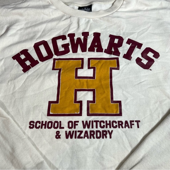 Harry Potter Hogwarts Wizarding World Crewneck Cream Sweatshirt Adult Size XL - Picture 2 of 7
